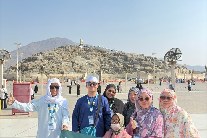 Small private Umrah group